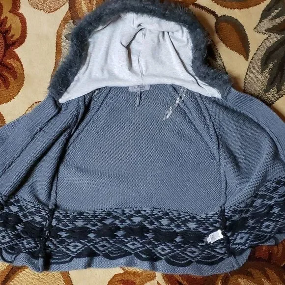 Buffalo Sweater- Girls Medium. Warm and toasty!! - Picture 6 of 9